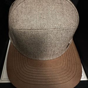 MELIN HERITAGE CAMEL WITH LEATHER STRAP-BACK